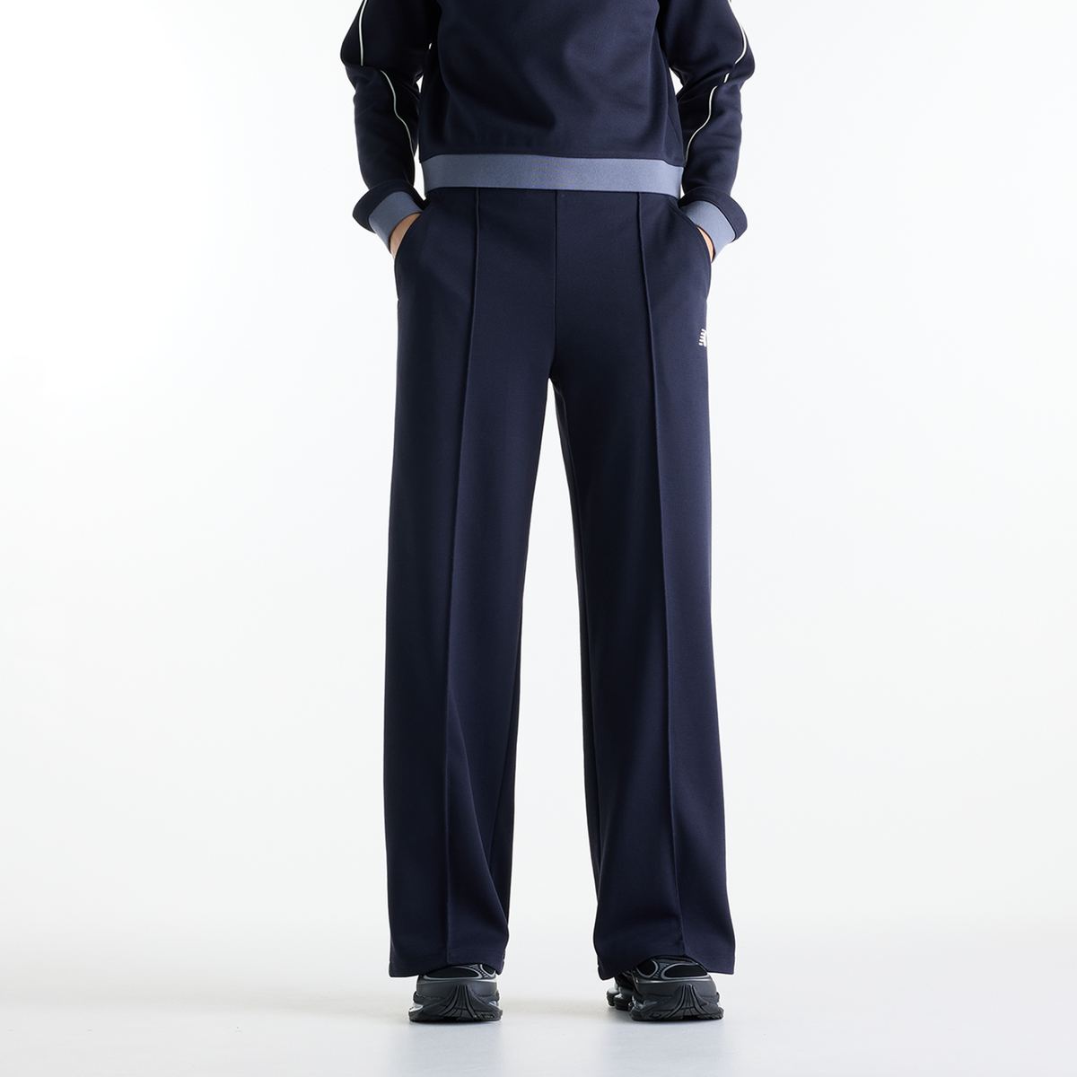 New Balance W Sport Legacy Pique Pant in SCHWARZ