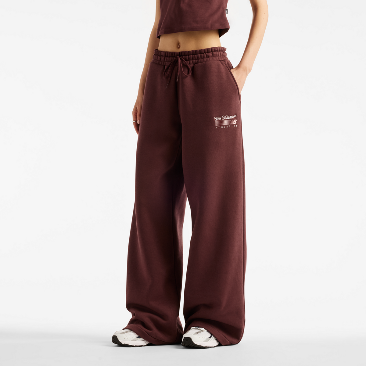 New Balance W Trackside Fleece Pant in ROT