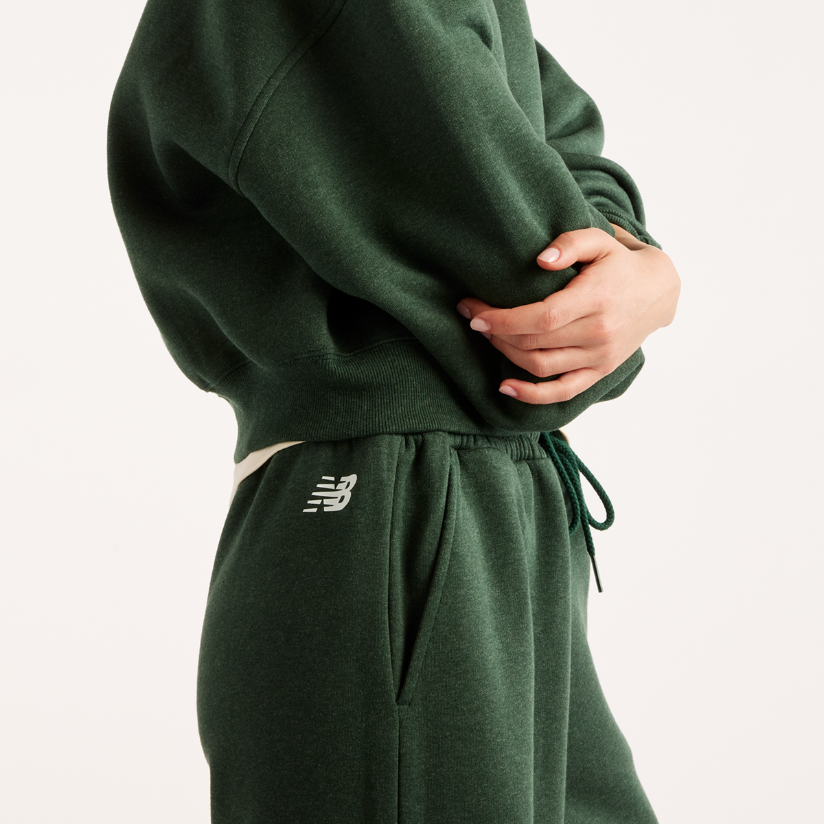 New Balance W Trackside Fleece Pant in GRÜN