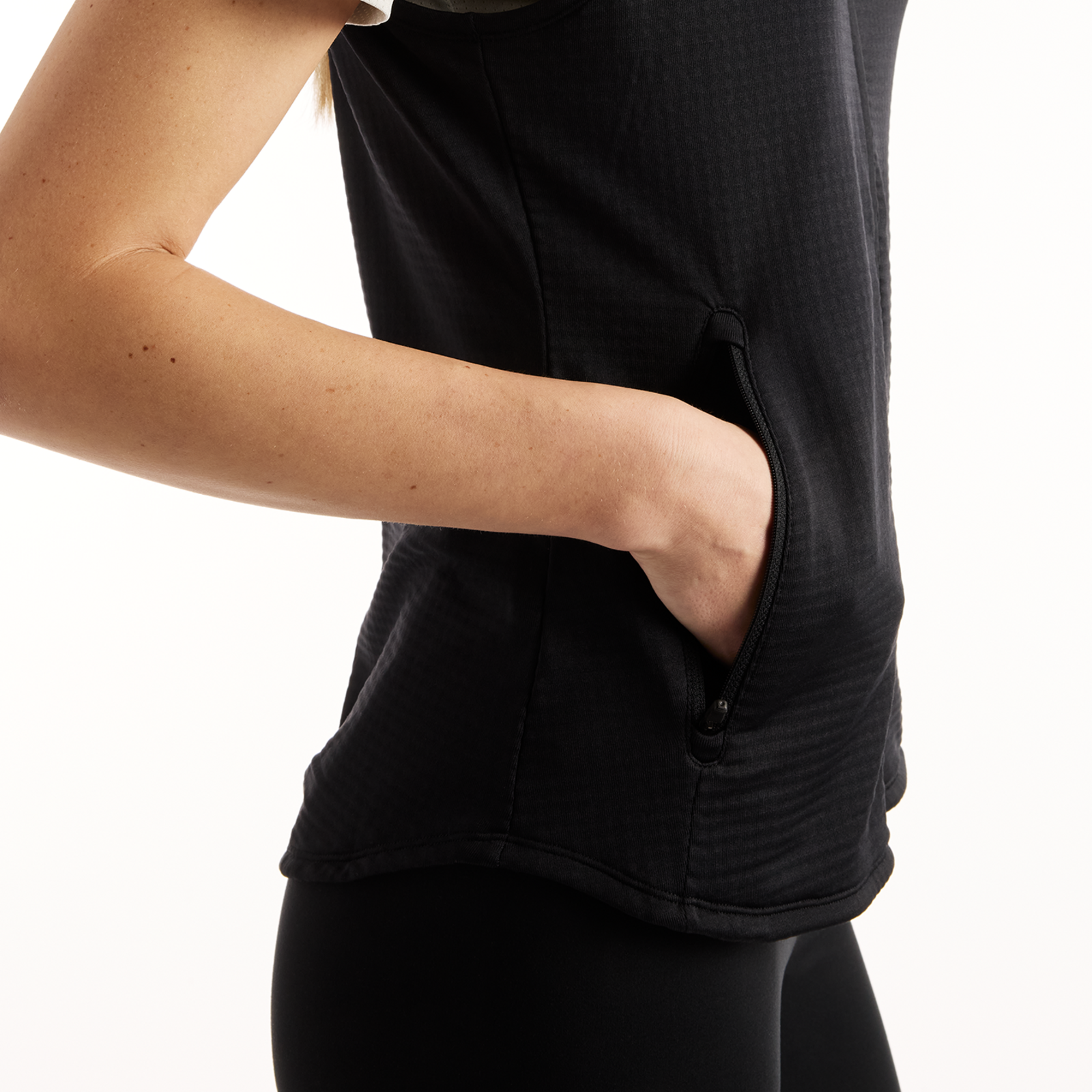 New Balance W RC Essential Heat Grid Vest in SCHWARZ