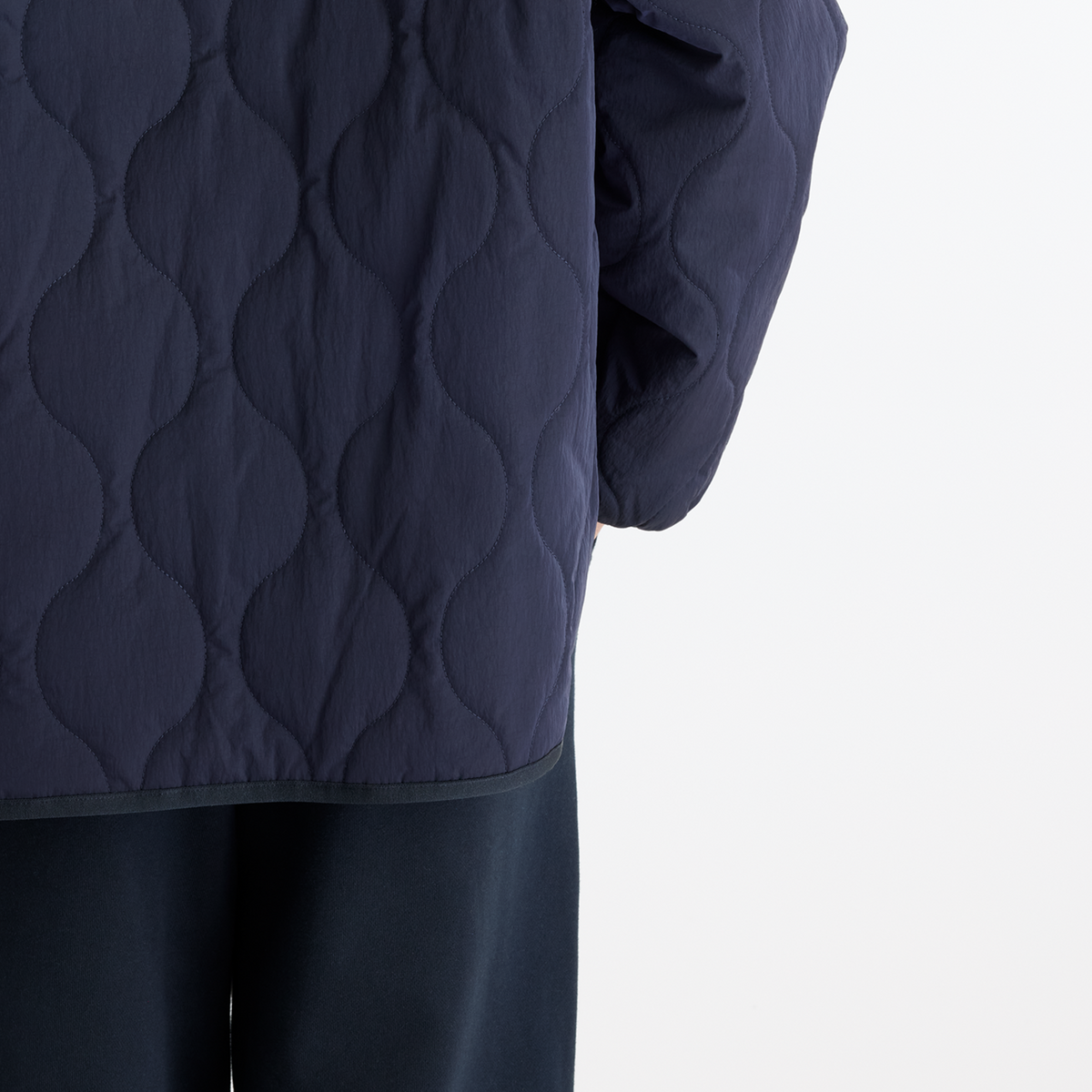 New Balance W Quilted Bomber in SCHWARZ