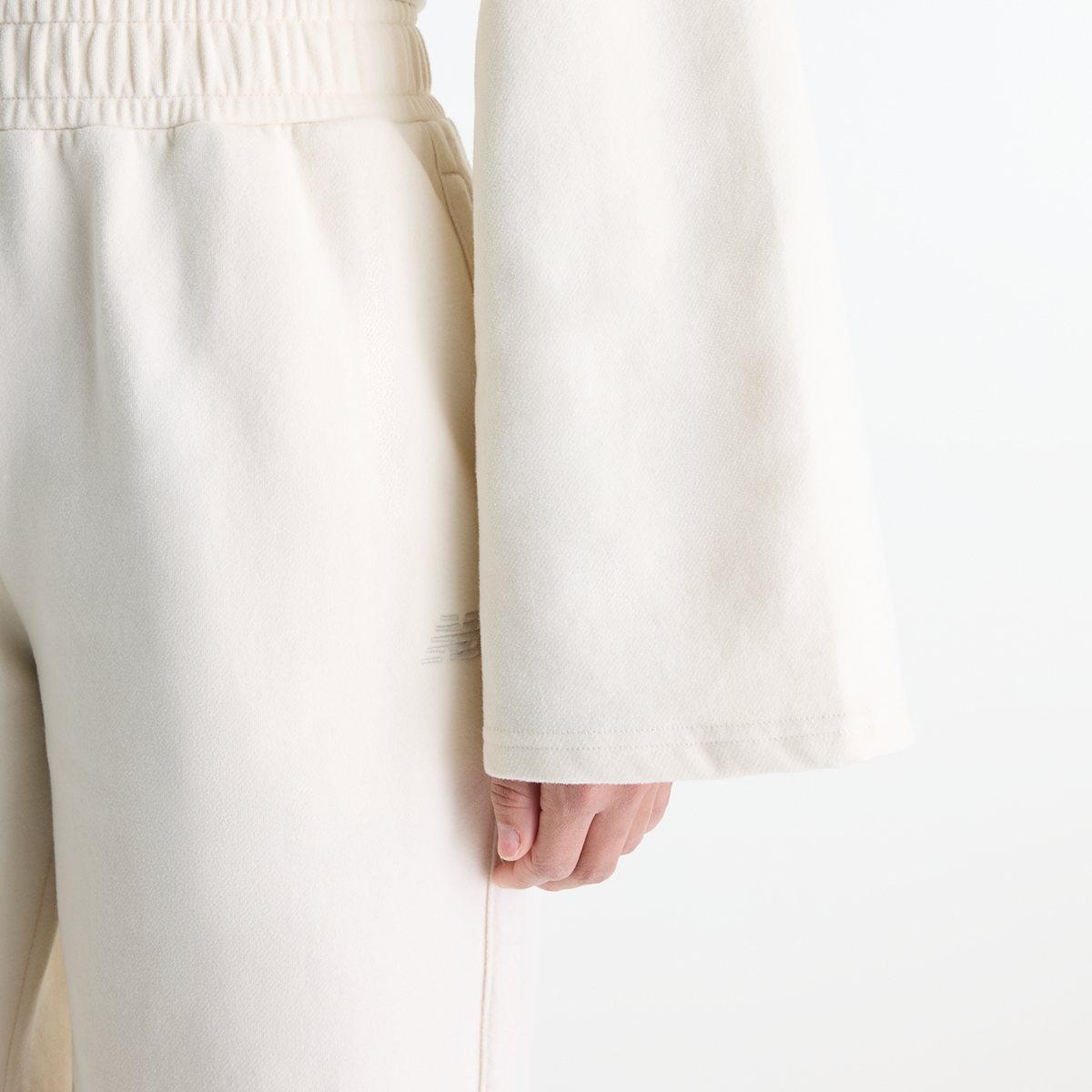 New Balance W Brushed Coastal Fleece Full Zip in BEIGE