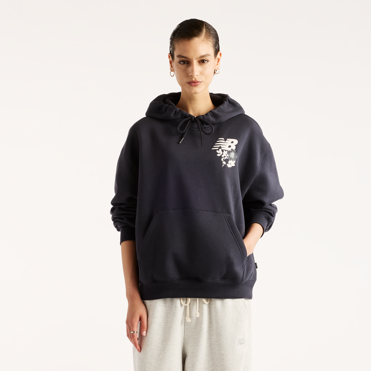 New Balance W Pressed Flowers Hoodie in SCHWARZ