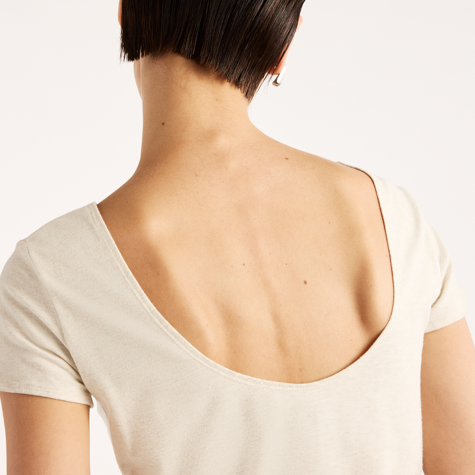 New Balance W Open-Back Fitted T-Shirt in