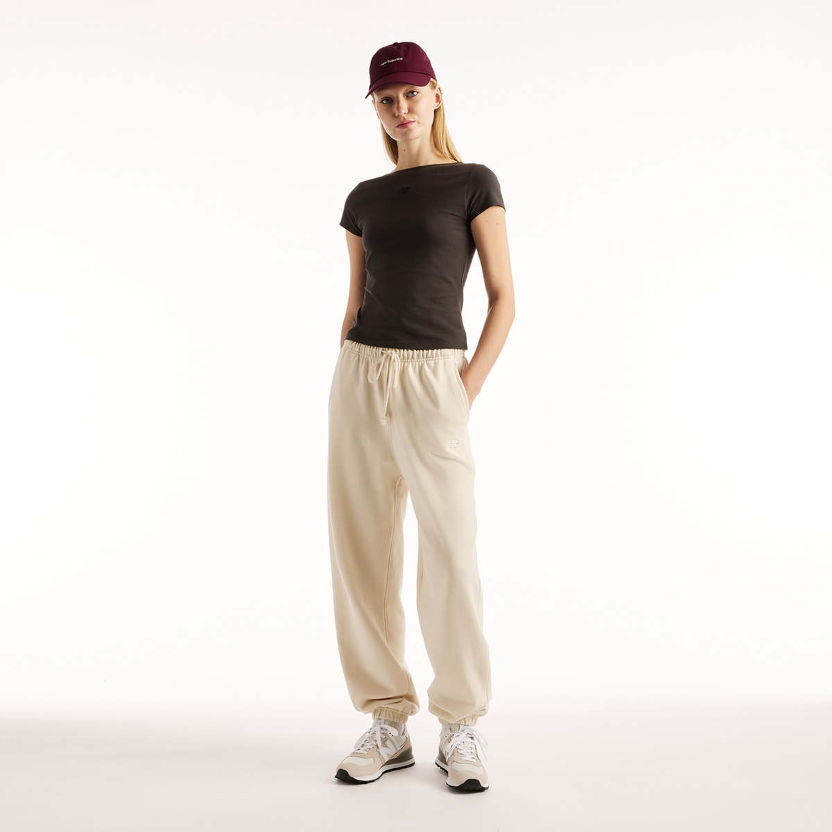 New Balance W Open-Back Fitted T-Shirt in