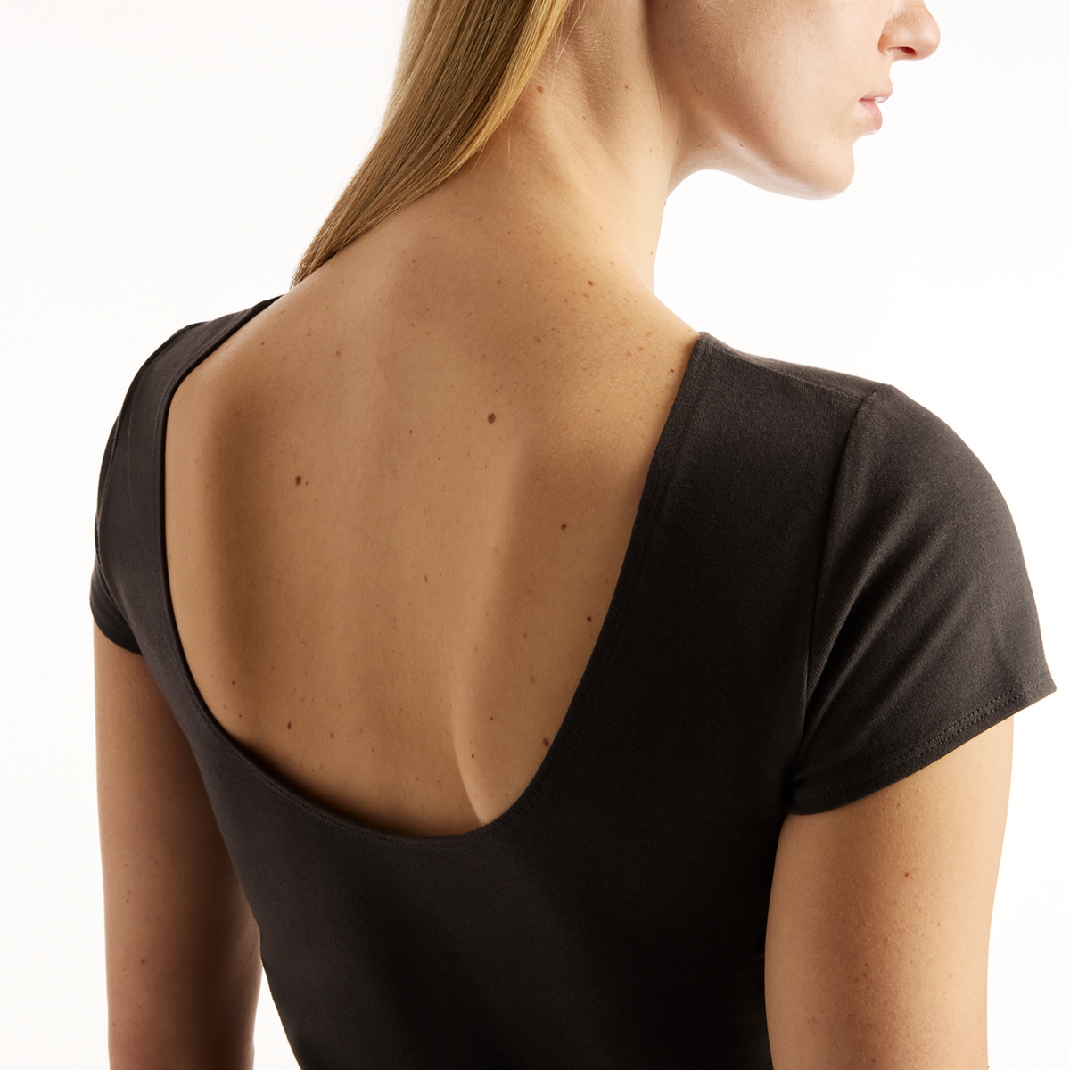 New Balance W Open-Back Fitted T-Shirt in