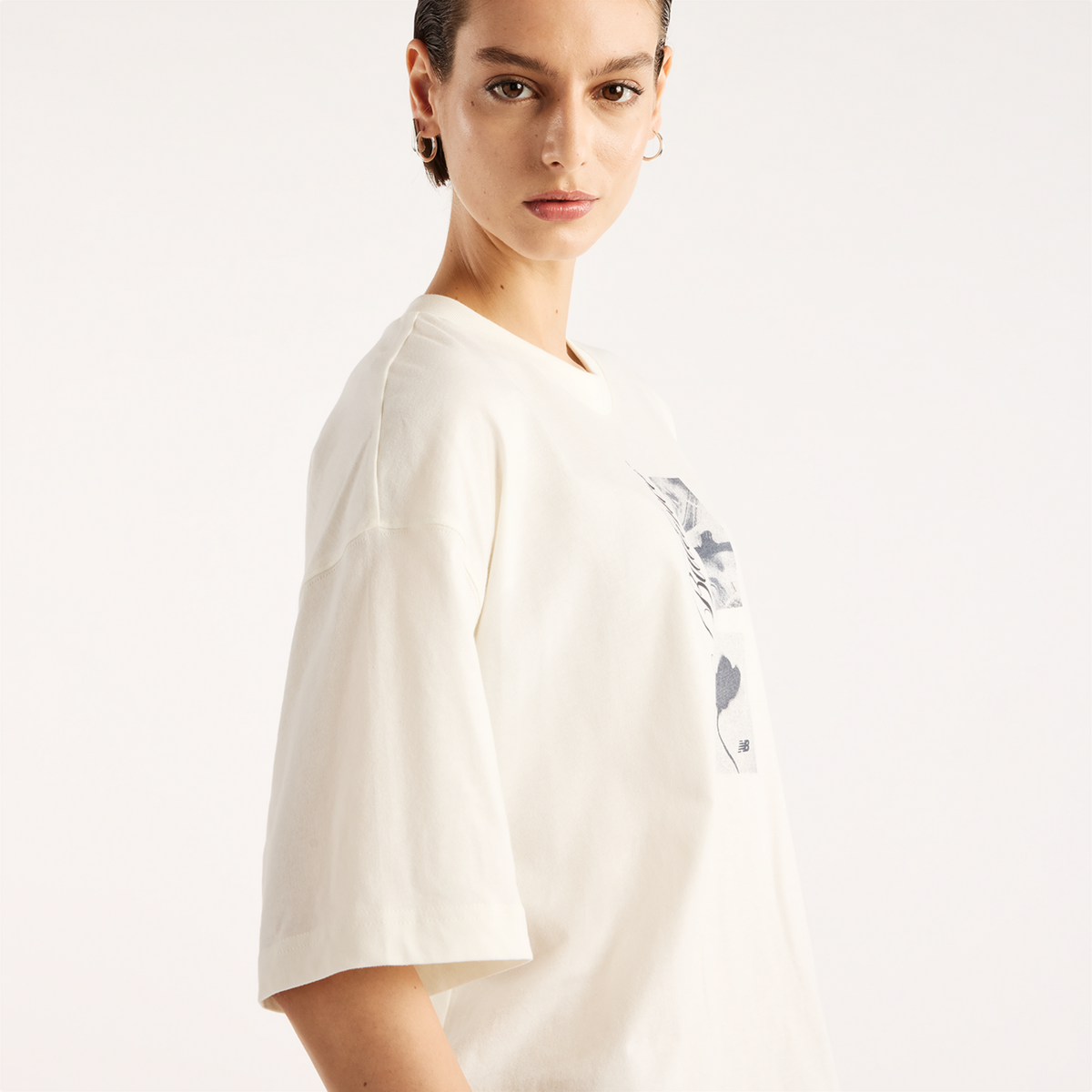 New Balance W Pressed Flowers Script Oversized T-Shirt in WEISS