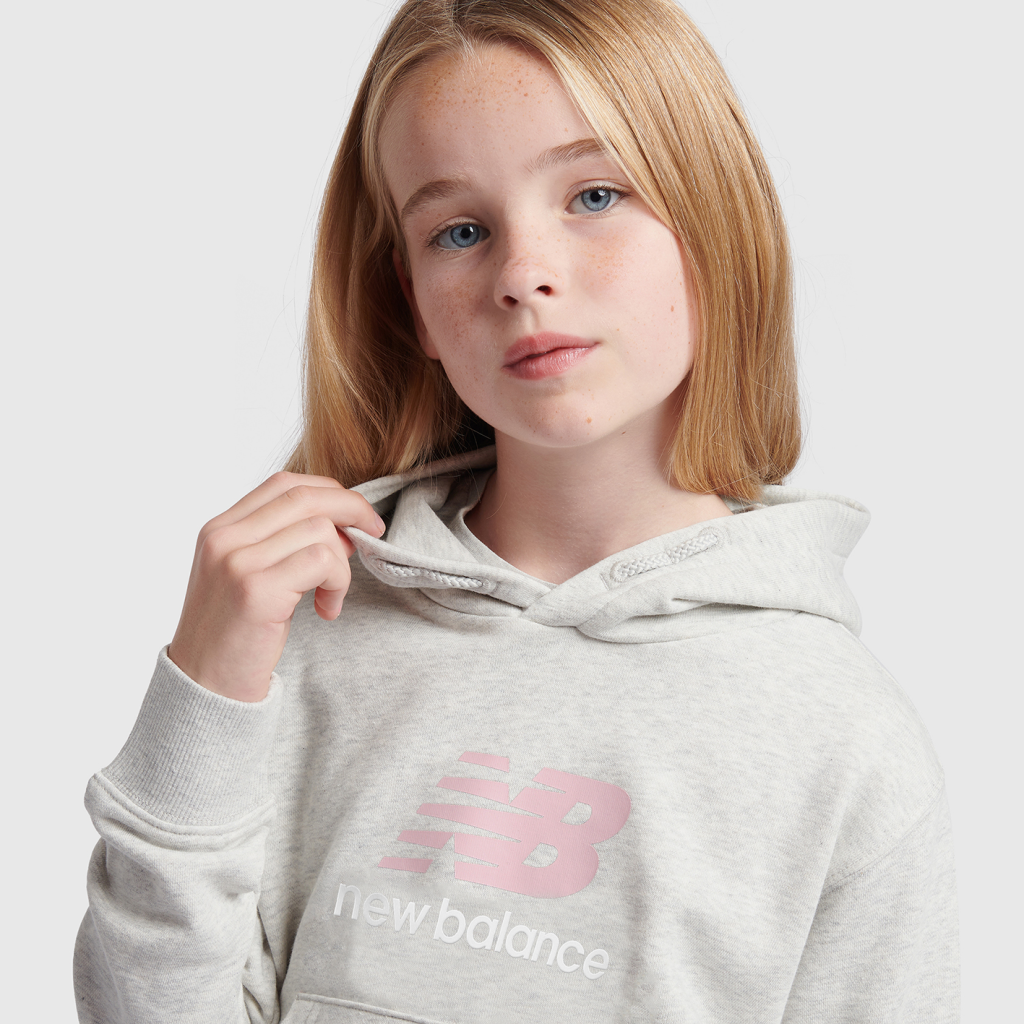 New Balance G NEW BALANCE FT STACKED LOGO HOODIE in GRAU