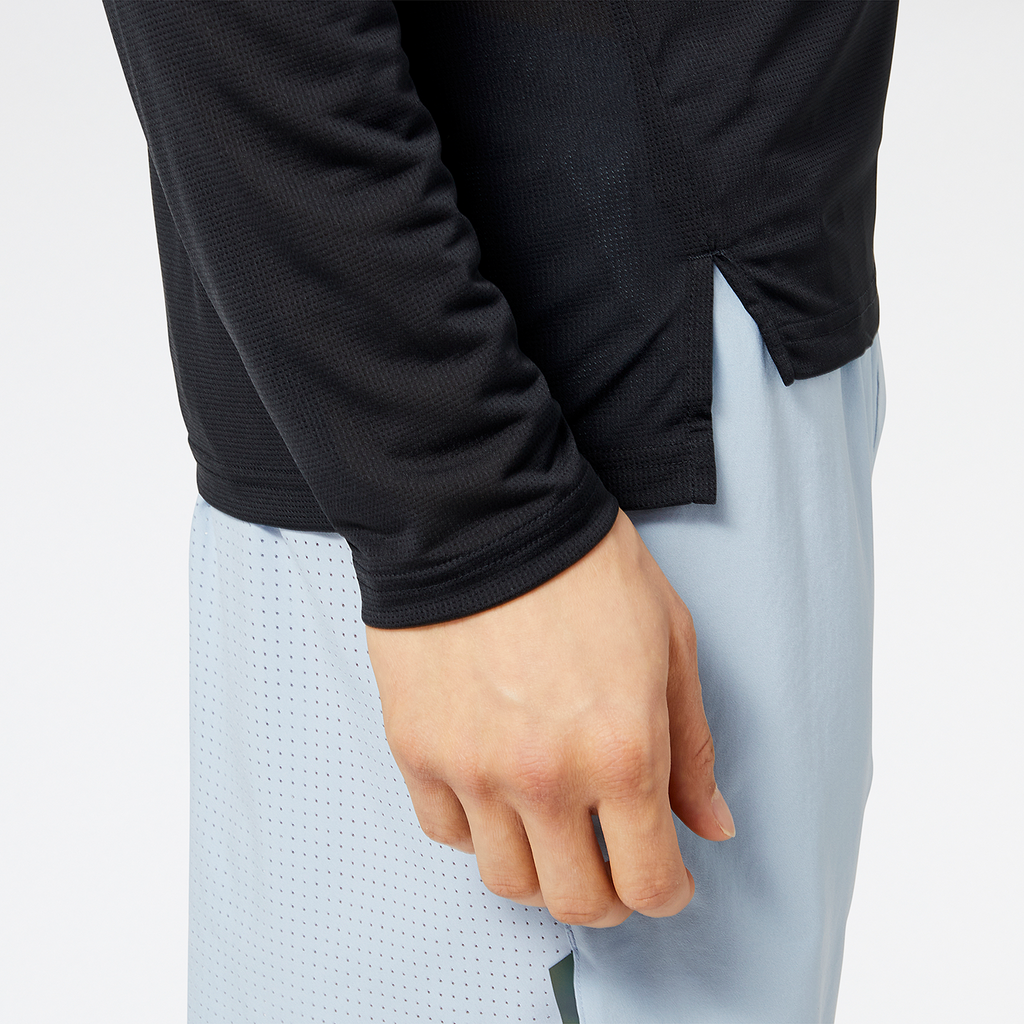 New Balance Accelerate Long Sleeve in SCHWARZ