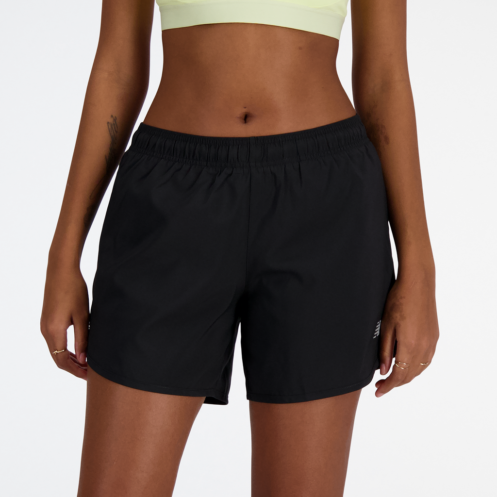 New Balance W Sport Essentials Short 5 Inch in SCHWARZ