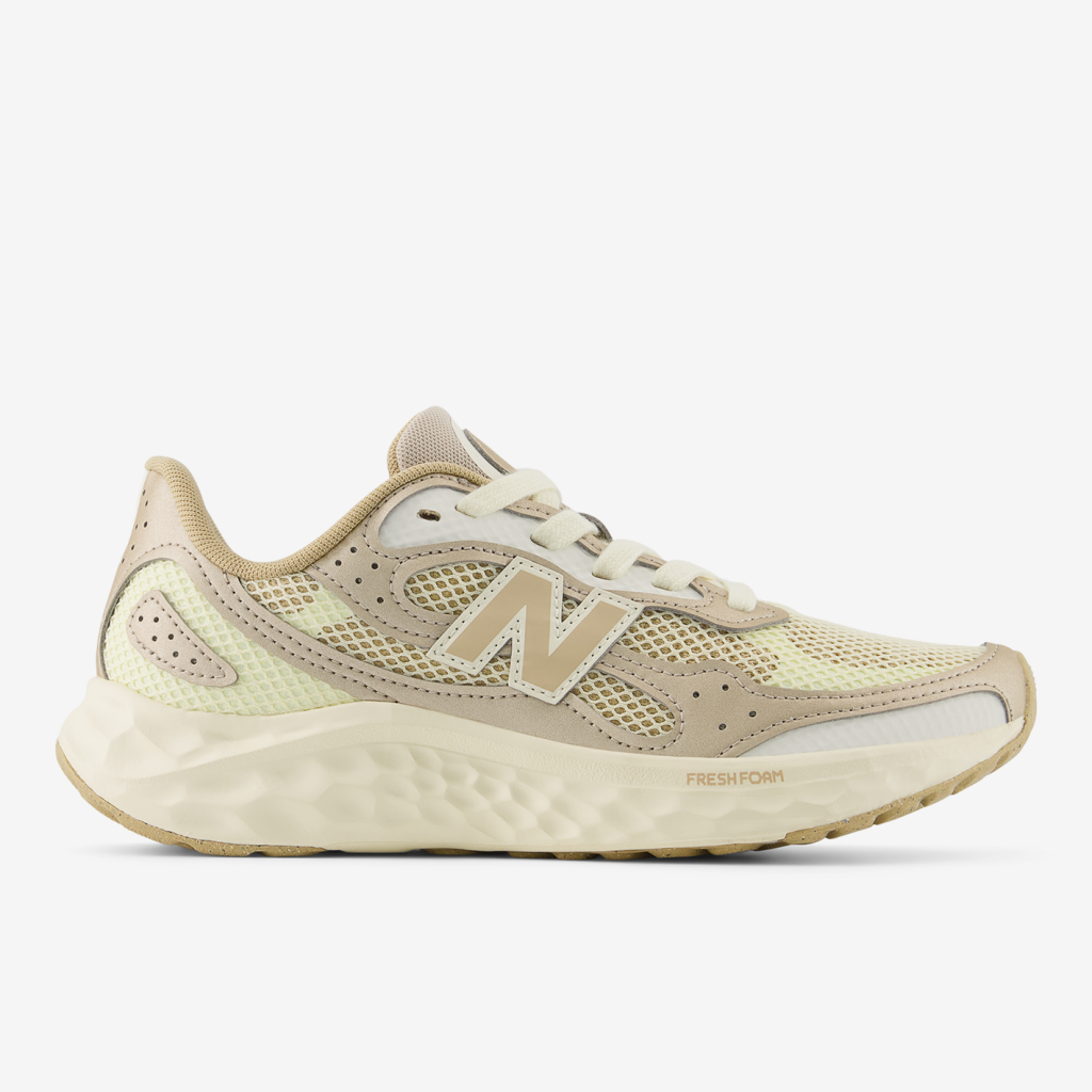 New Balance WARISTG4 Fresh Foam Arishi v4 Laufschuhe in BEIGE