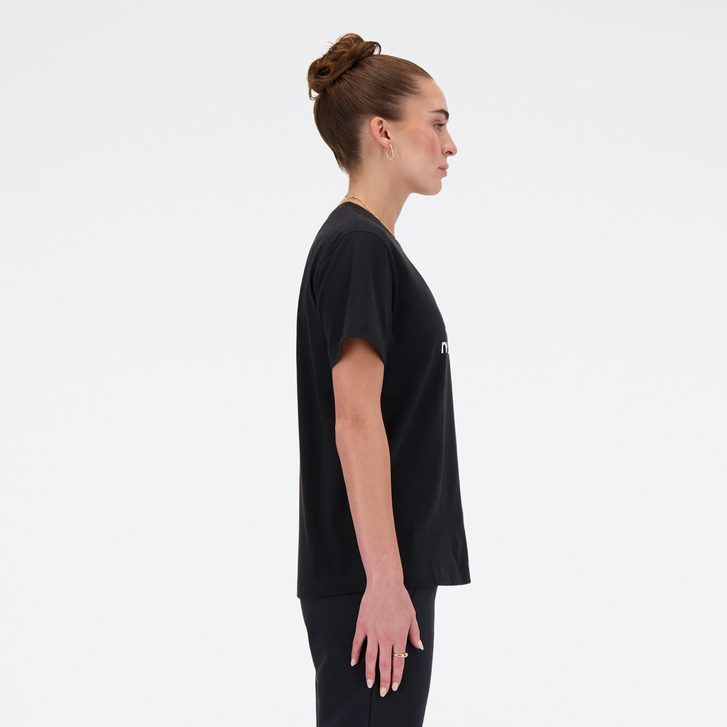 New Balance W Sport Essentials Jersey Logo T-Shirt in SCHWARZ