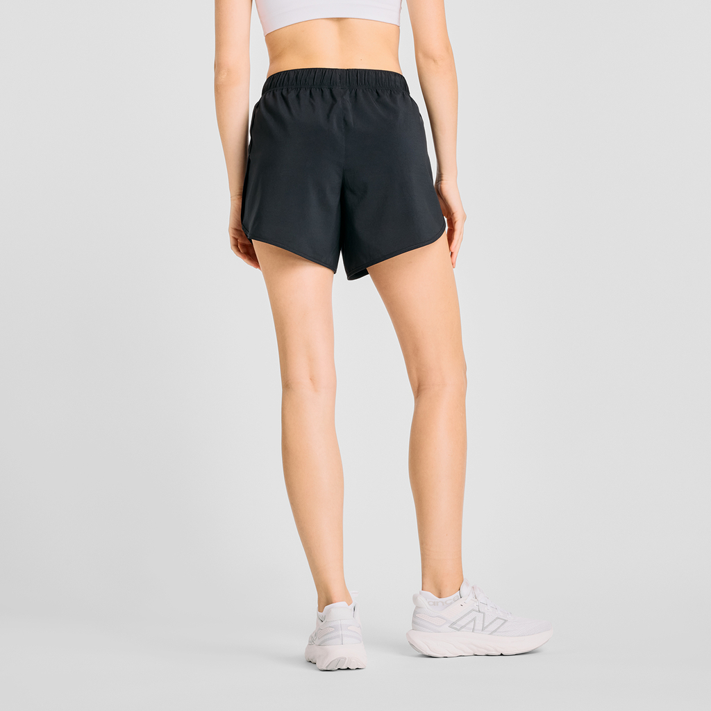 New Balance W Sport Short 5" in SCHWARZ