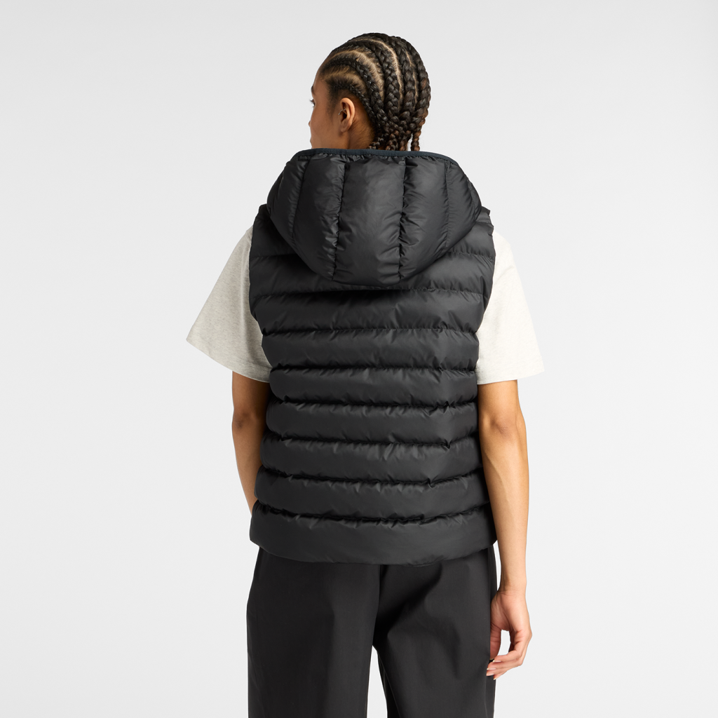 New Balance W Hooded Puffer Vest in SCHWARZ