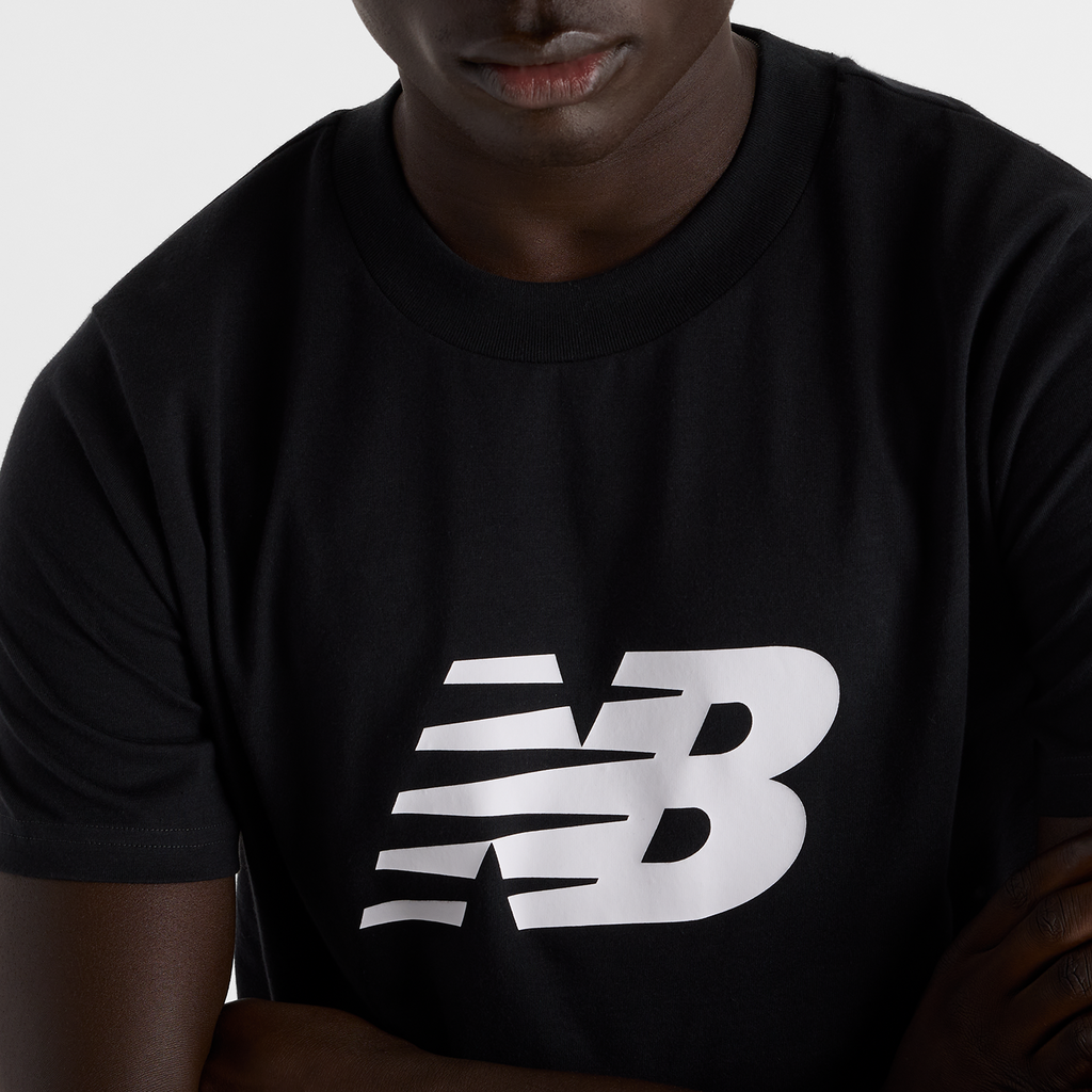 New Balance Sport Jersey Logo T-Shirt in SCHWARZ