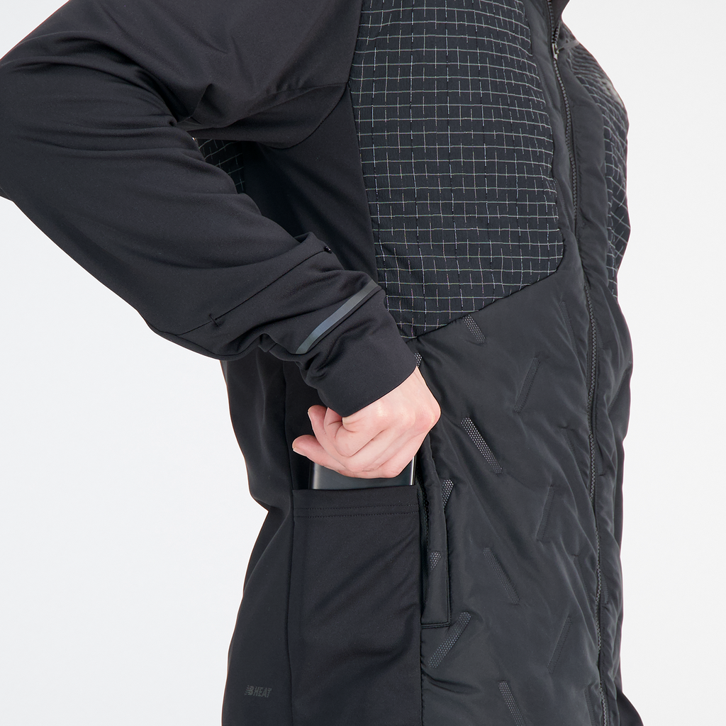 New Balance Impact Run Luminous Heat Jacket in SCHWARZ
