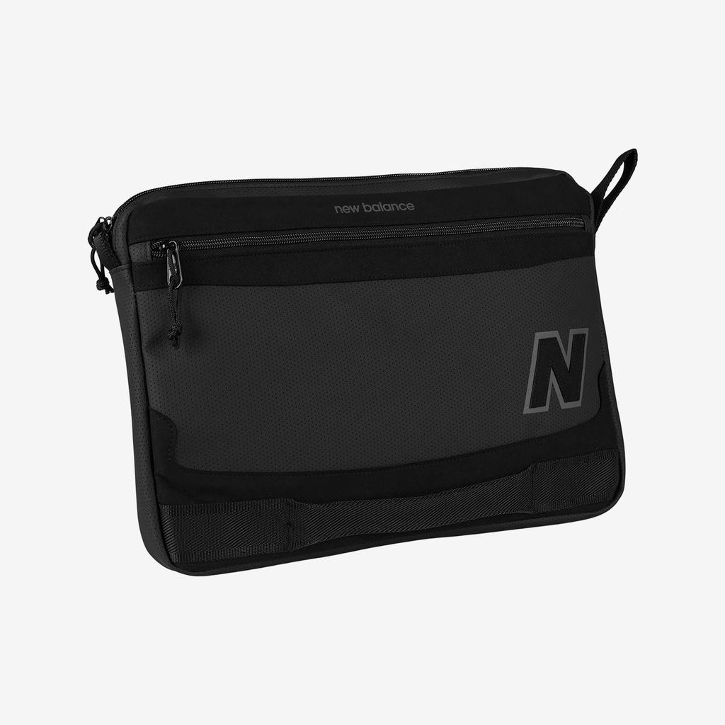New Balance Legacy Laptop Sleeve in SCHWARZ