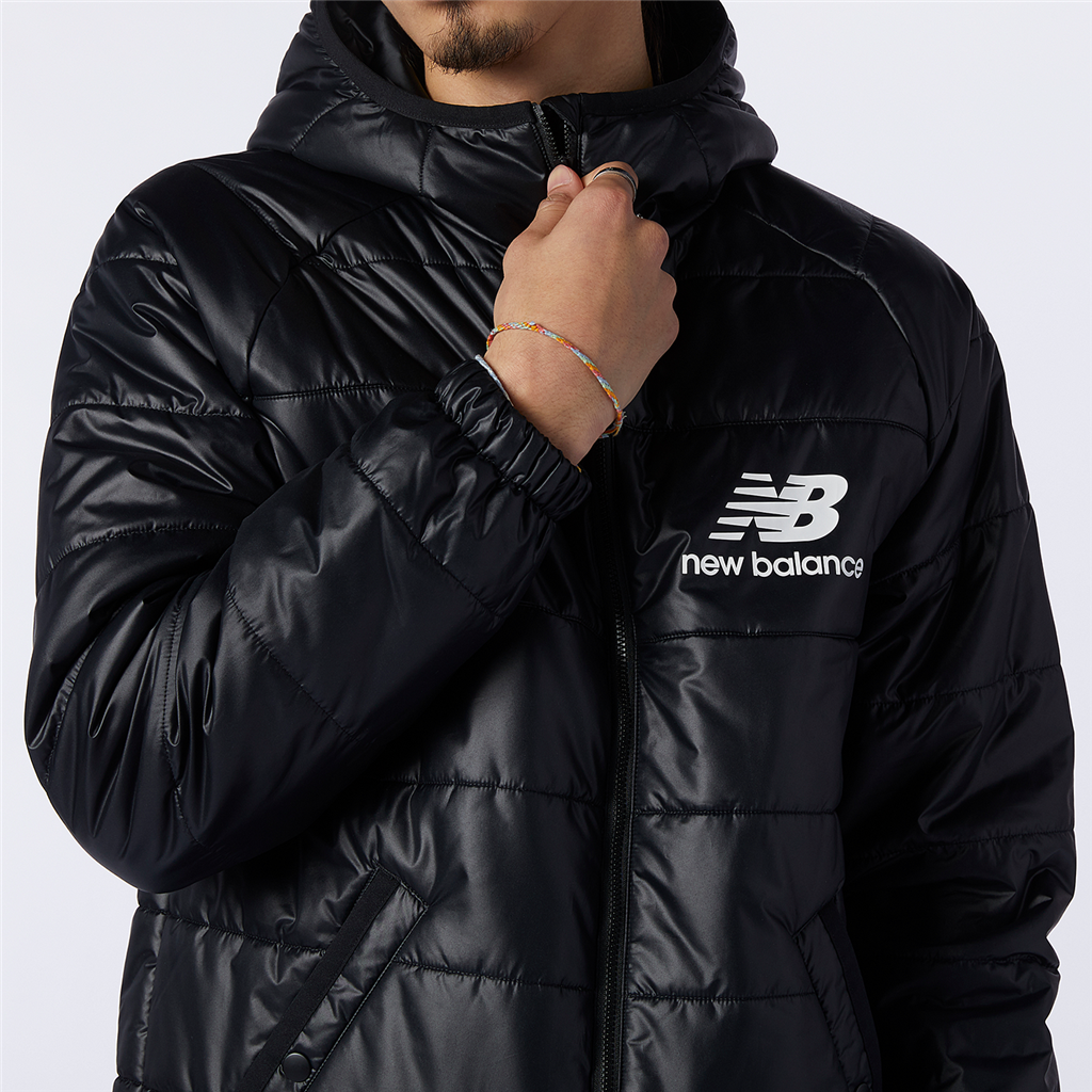 New Balance NB Athletics Winterized Short Synthetic Puffer in SCHWARZ