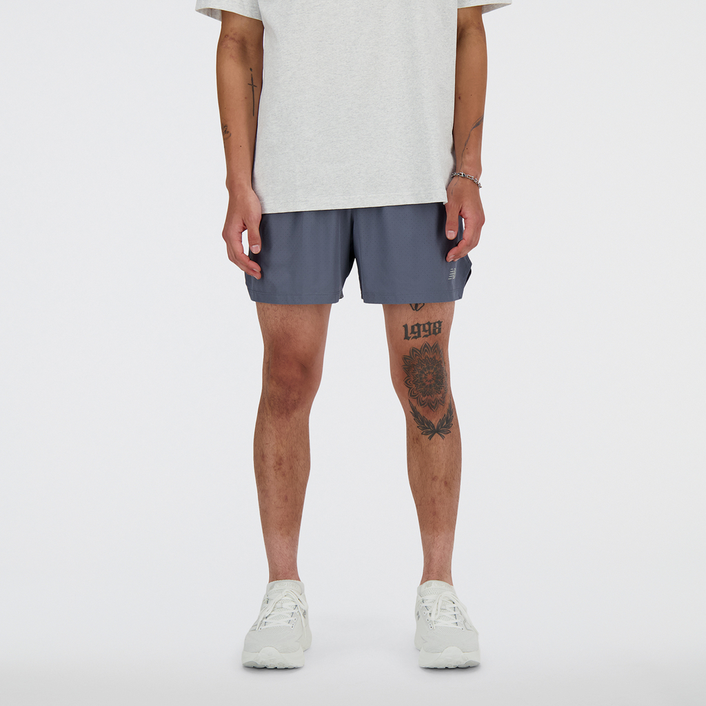 New Balance RC Seamless Short 5 Inch in GRAU