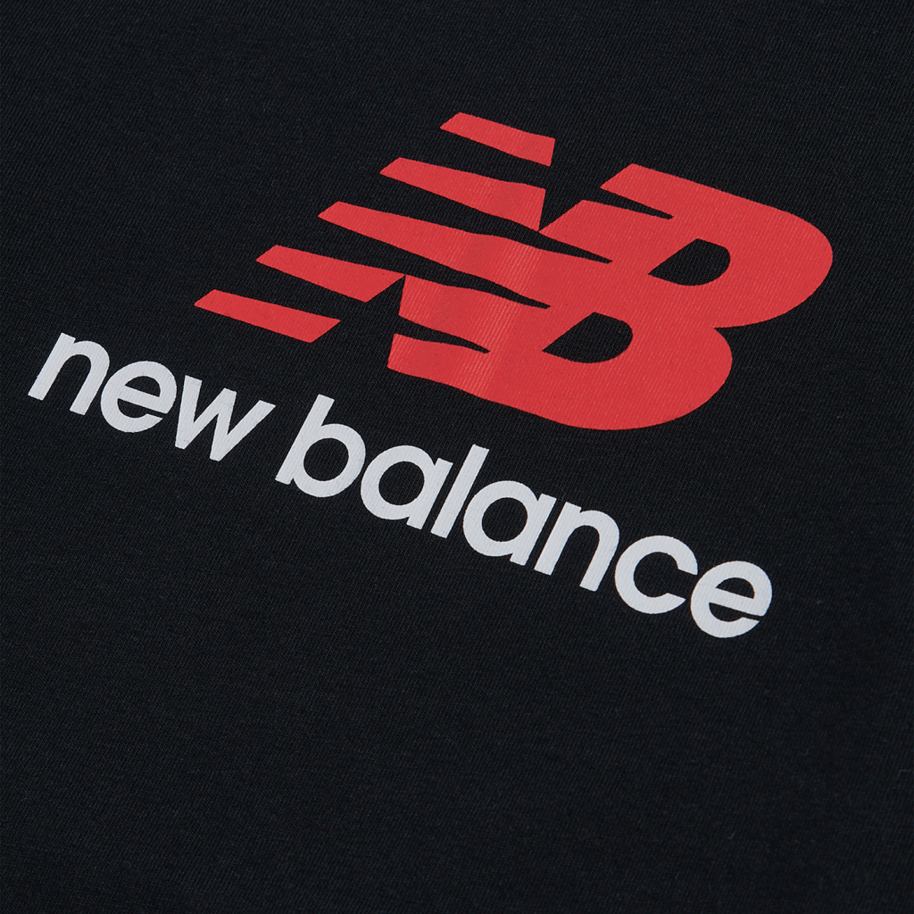 New Balance B NEW BALANCE JERSEY STACKED LOGO TEE in SCHWARZ