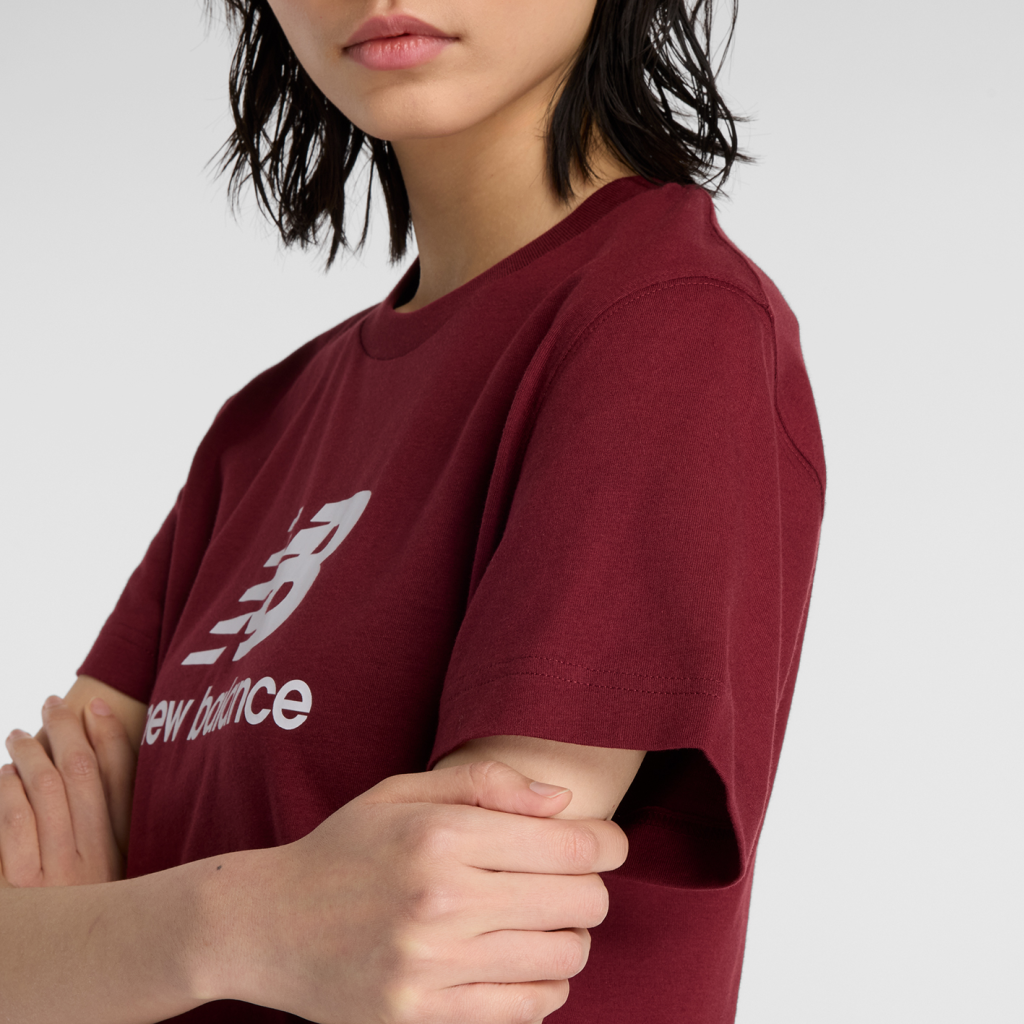 New Balance W Sport Essentials Jersey Logo T-Shirt in ROT