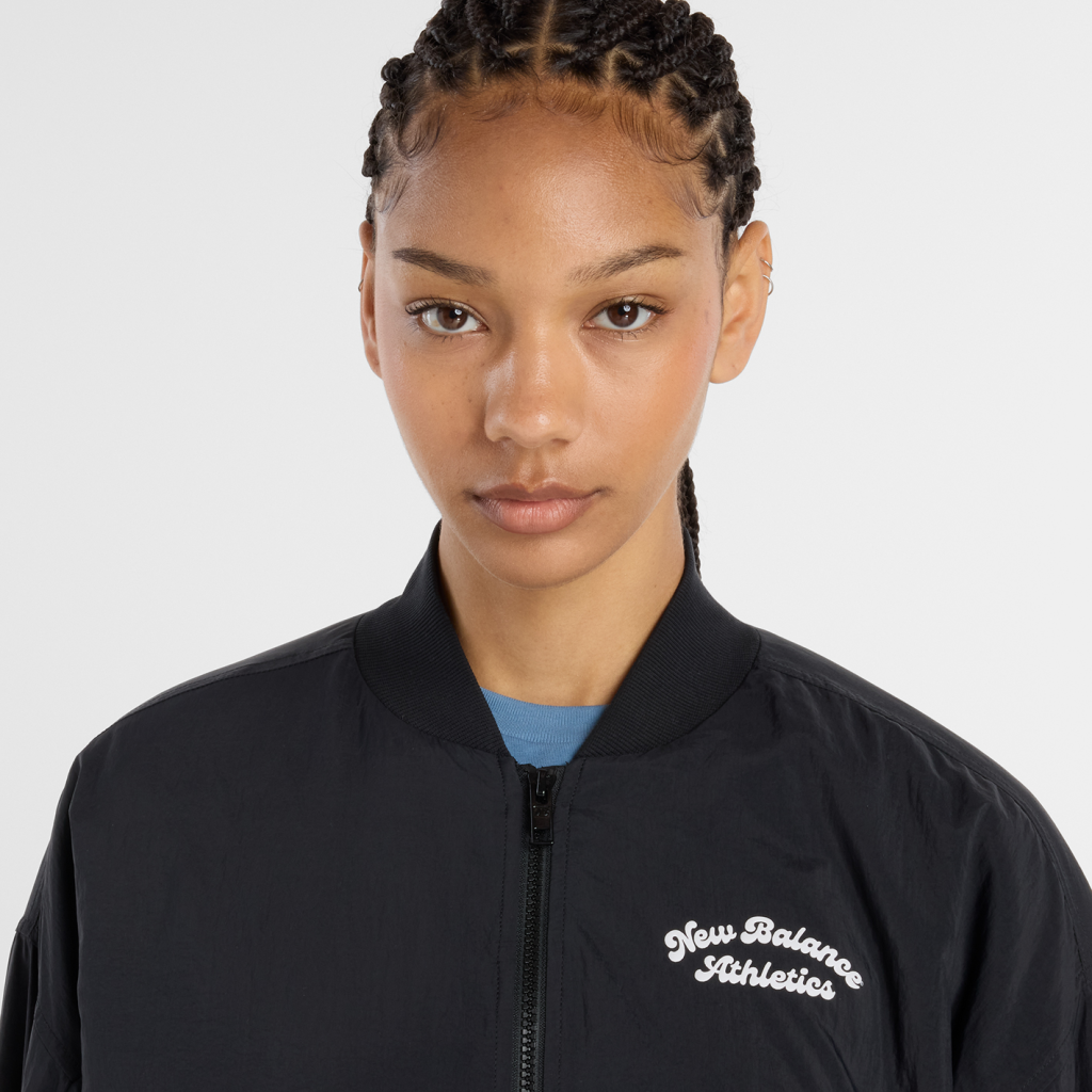 New Balance W Linear Heritage Woven Bomber Jacket in SCHWARZ