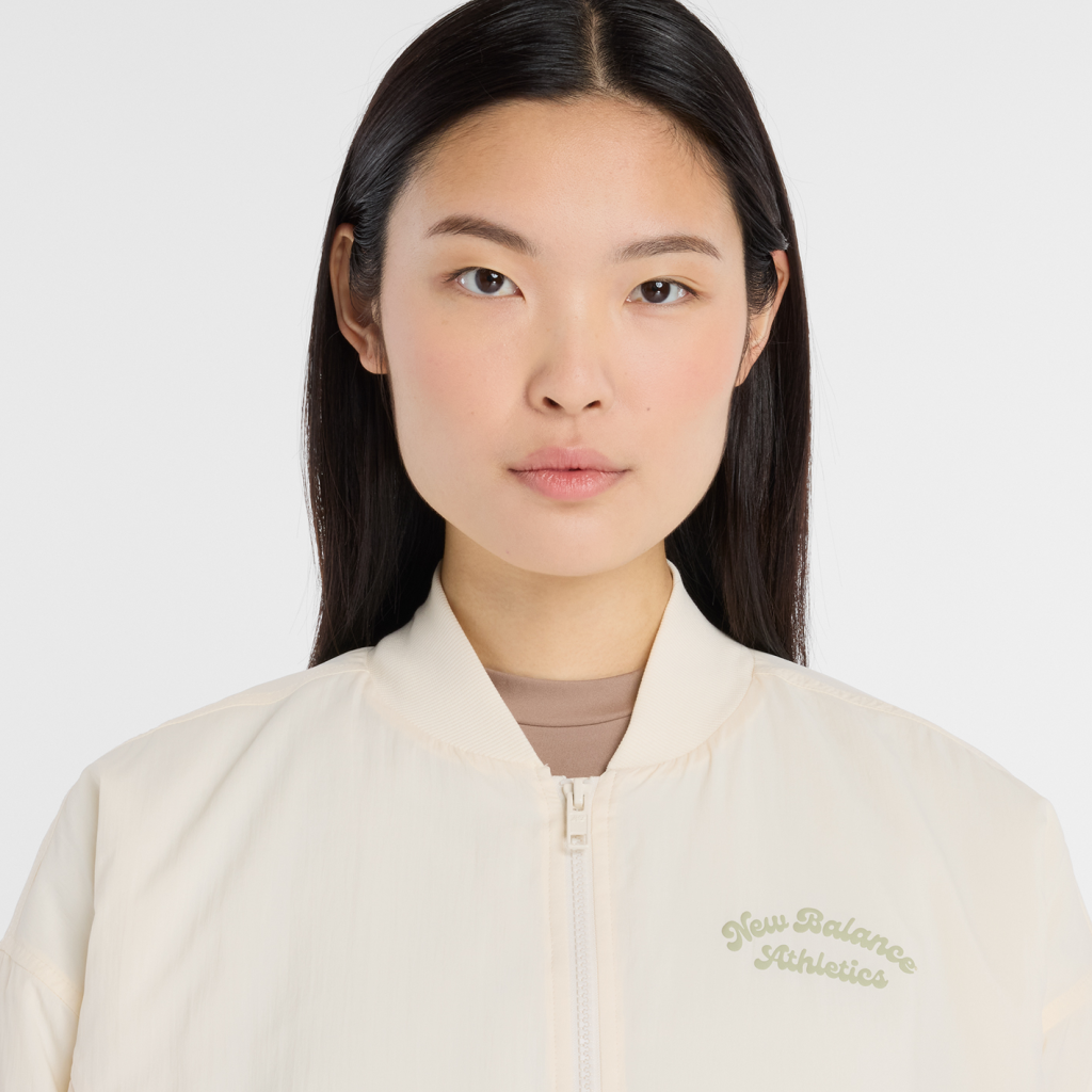 New Balance W Linear Heritage Woven Bomber Jacket in GRAU