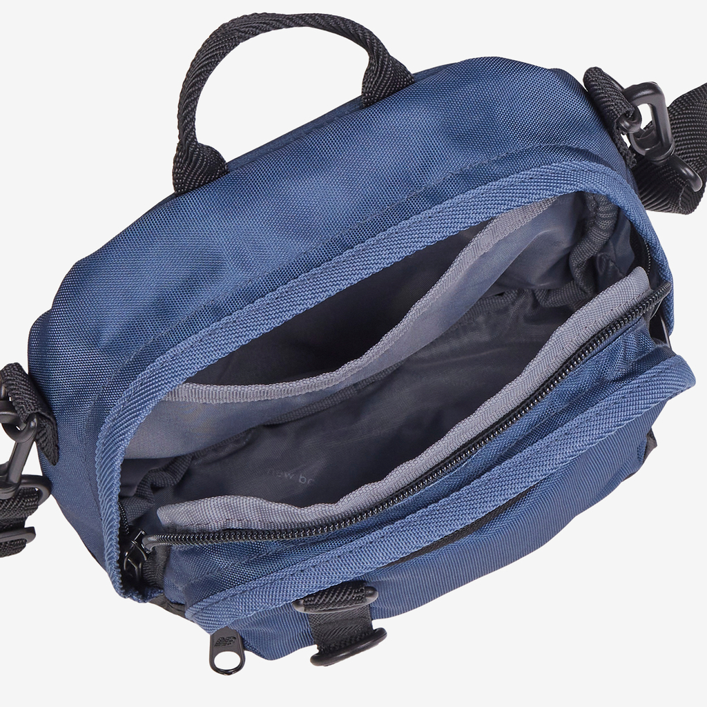 New Balance Athletics Sling Bag in BLAU