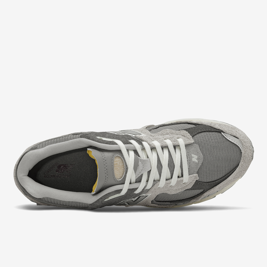 New Balance 2002R Protection Pack in GRAU