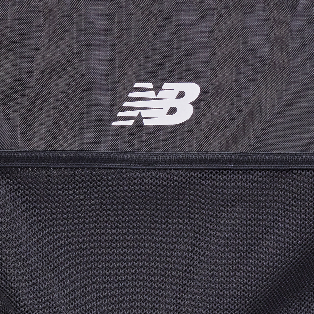 New Balance Essentials Draw String in SCHWARZ