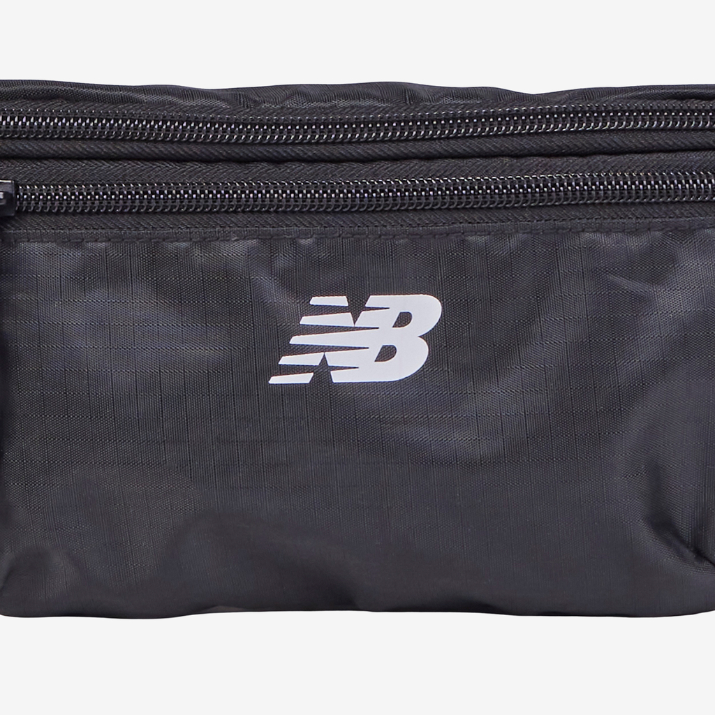 New Balance Essentials Waist Bag in SCHWARZ