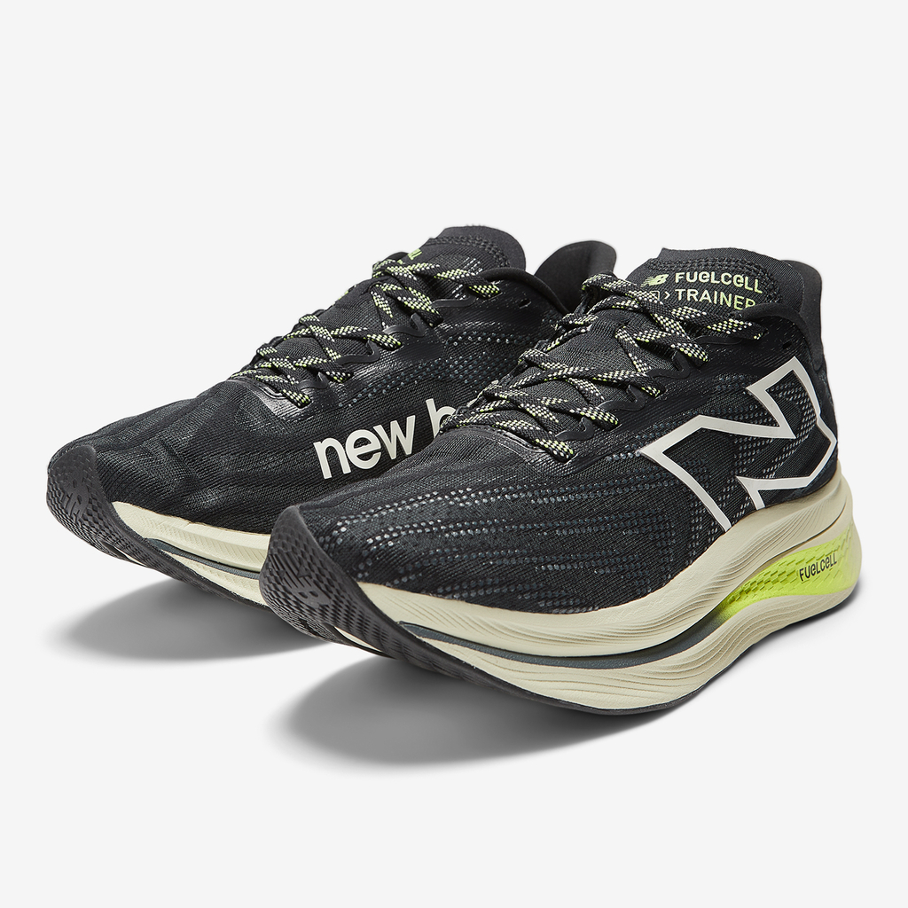 New Balance W SuperComp Trainer v2 Laufschuhe in SCHWARZ