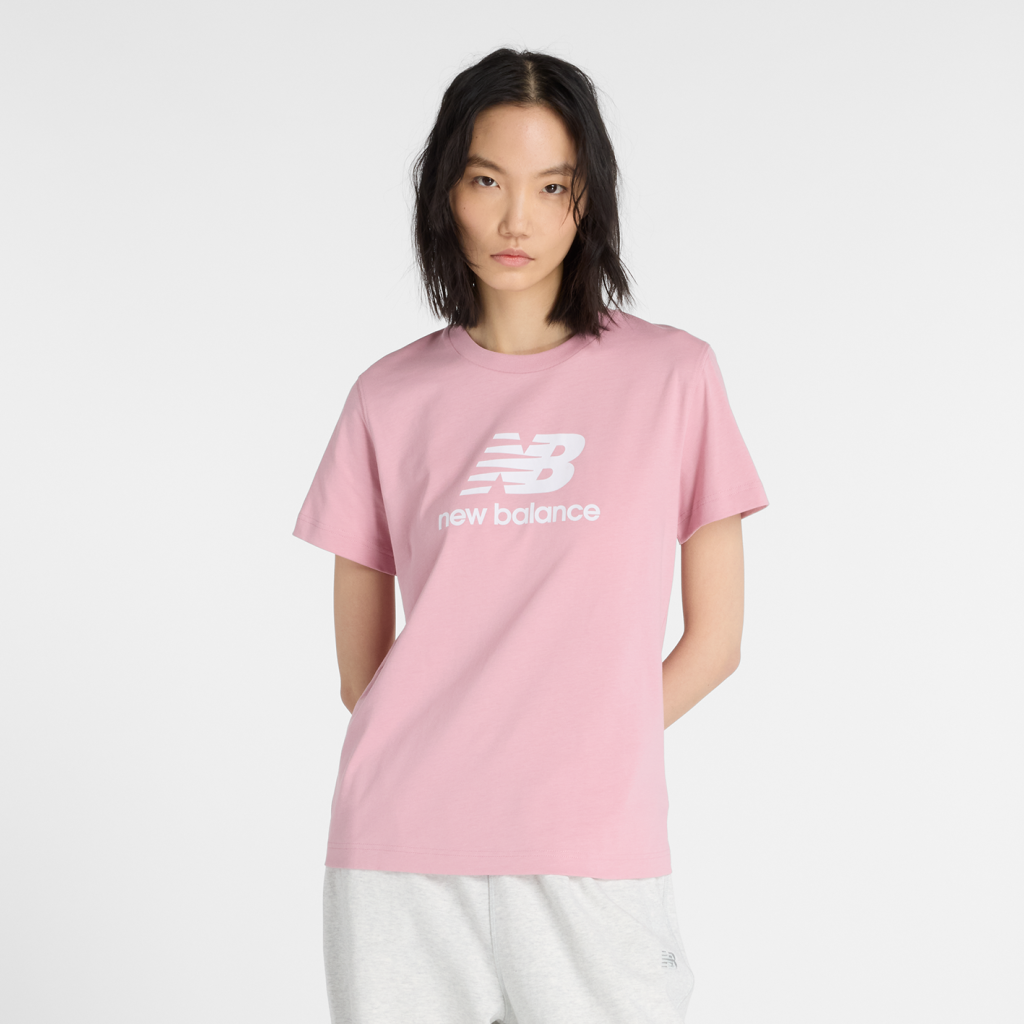 New Balance W Sport Essentials Jersey Logo T-Shirt in ROT