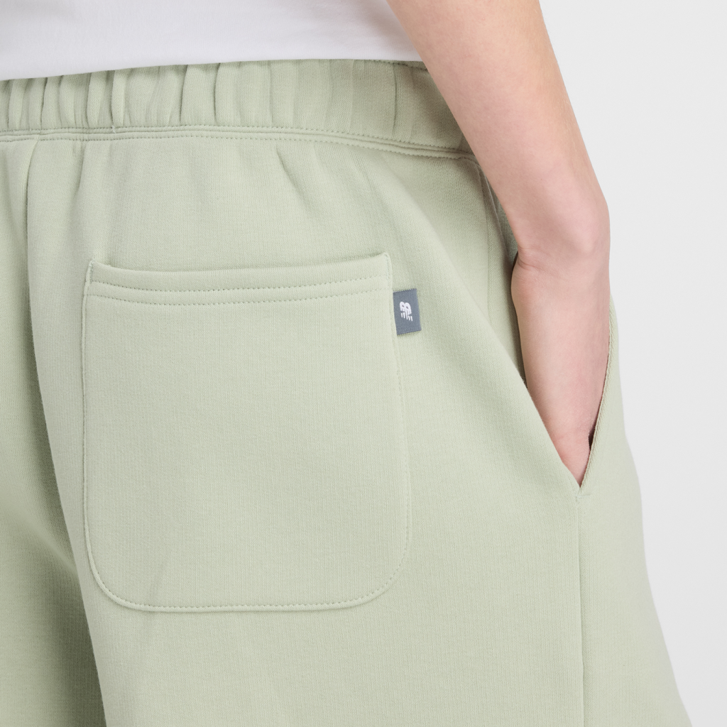 New Balance W Linear Heritage Fleece Barrel Leg Pant in GRÜN