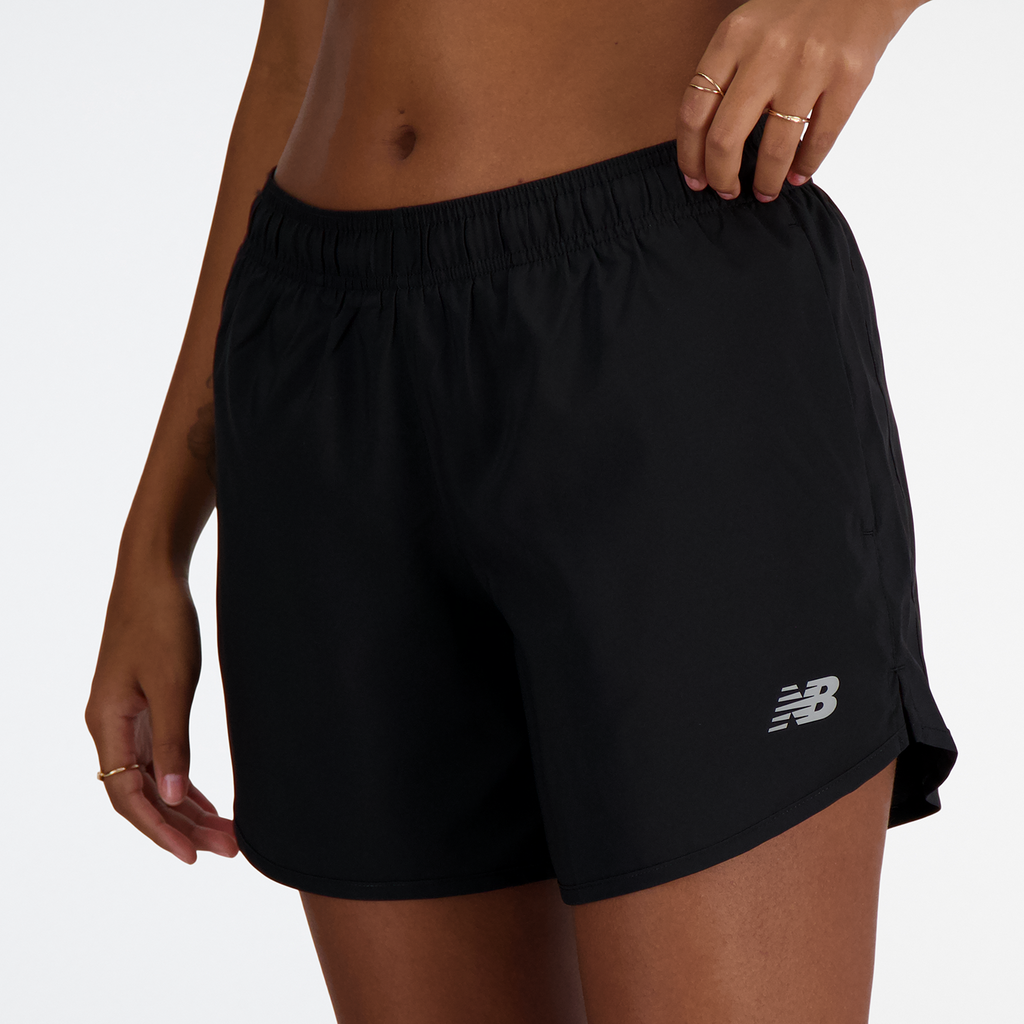 New Balance W Sport Essentials Short 5 Inch in SCHWARZ