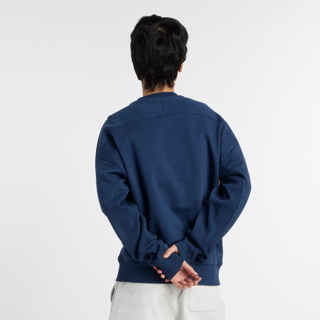 New Balance Varsity French Terry Graphic Crew in BLAU