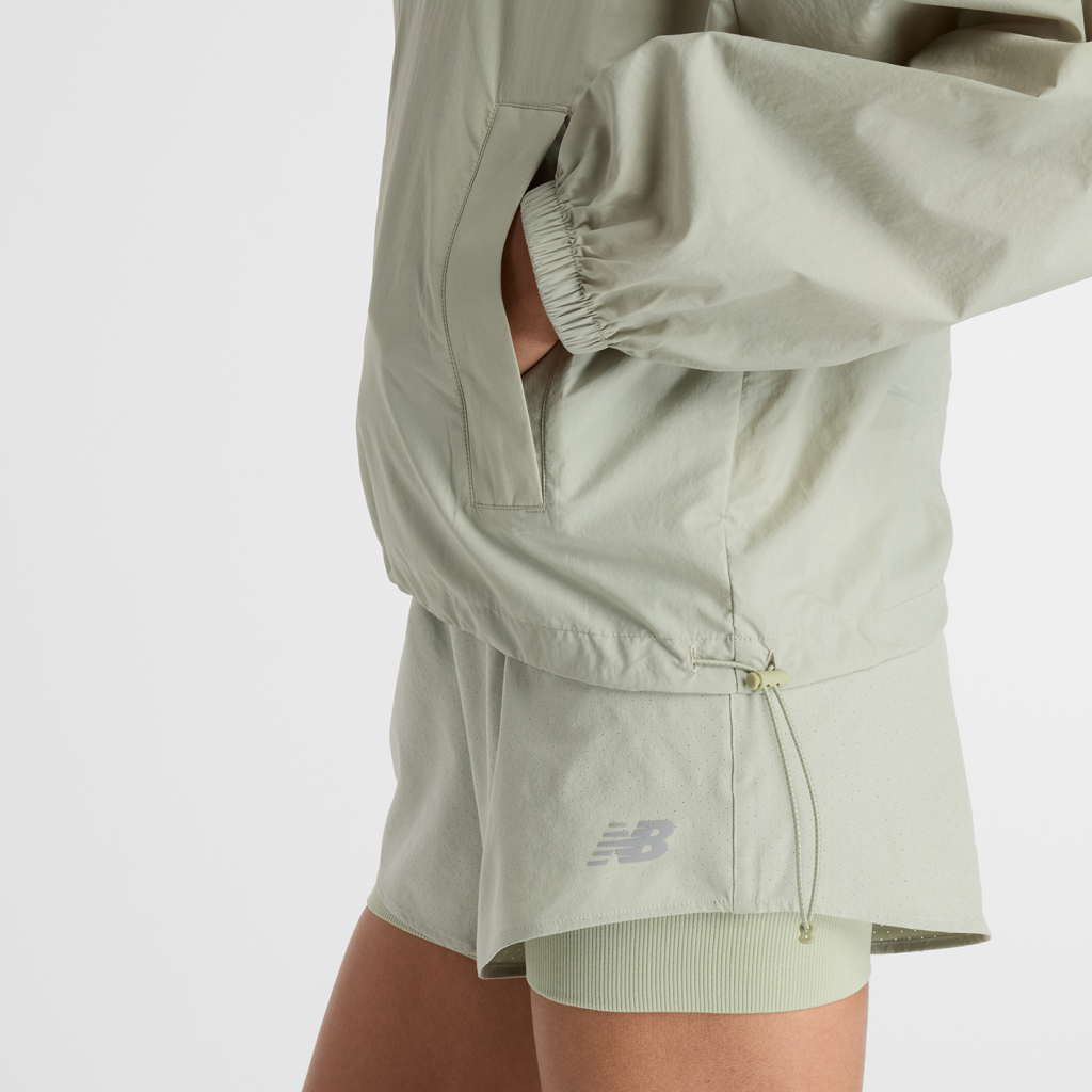 New Balance W NB Athletics Woven Jacket in GRÜN