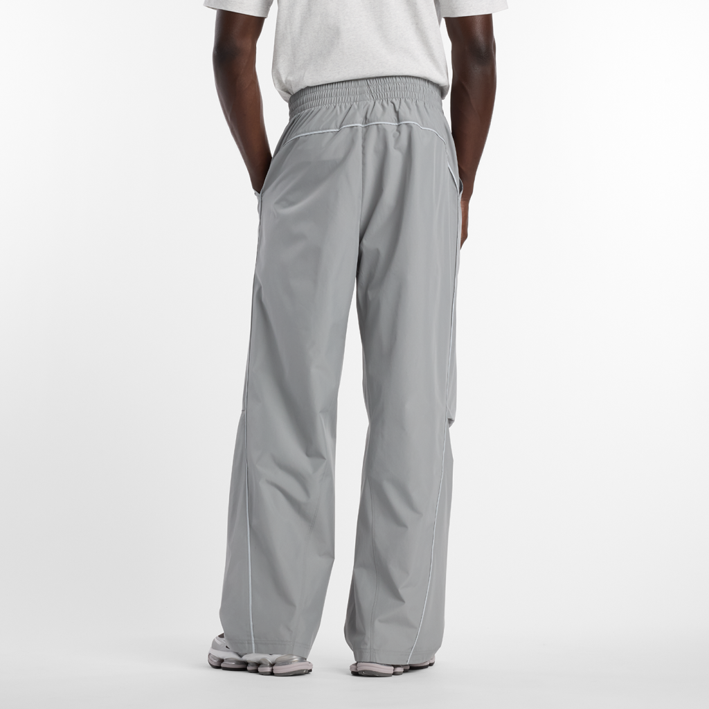 New Balance Elusive Shell Pant in GRAU