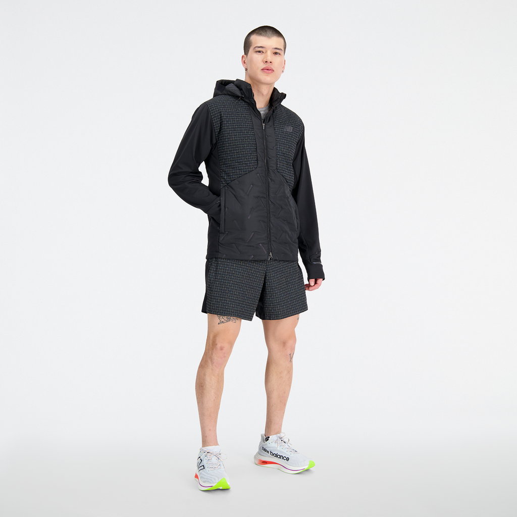 New Balance Impact Run Luminous Heat Jacket in SCHWARZ