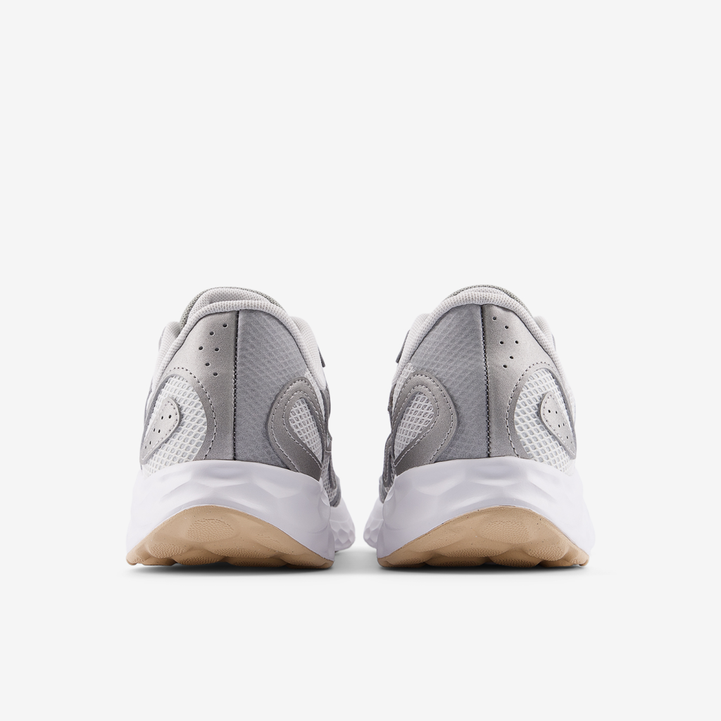 New Balance M Arishi v4 Laufschuhe in GRAU