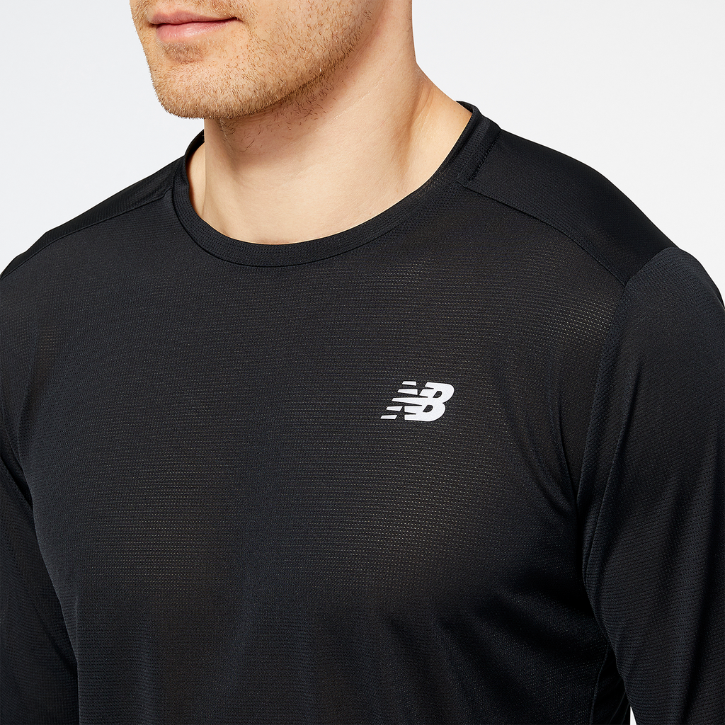 New Balance Accelerate Long Sleeve in SCHWARZ