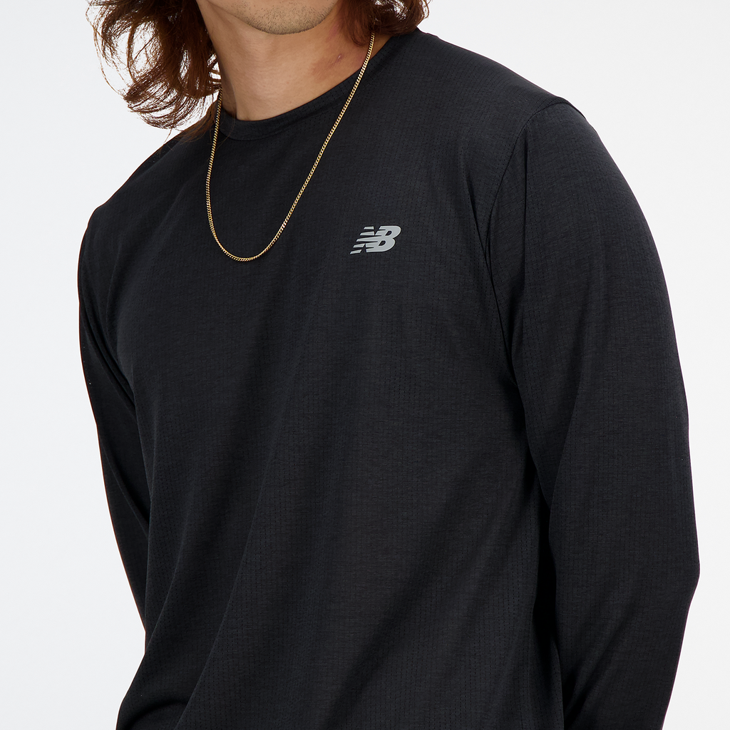 New Balance NB Athletics Run Long Sleeve T-Shirt in SCHWARZ