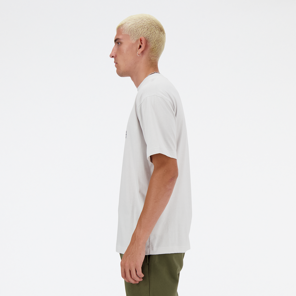 New Balance New Balance Linear Logo Relaxed Tee in GRAU