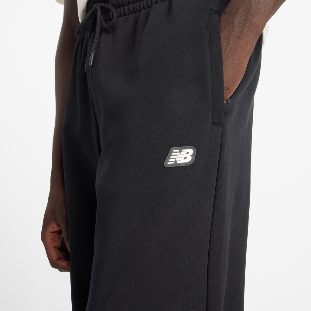 New Balance Hoops Uniform Pant in SCHWARZ