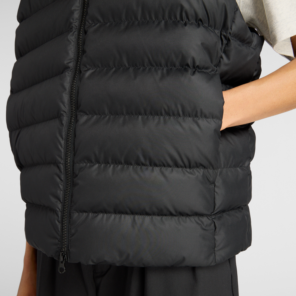 New Balance W Hooded Puffer Vest in SCHWARZ