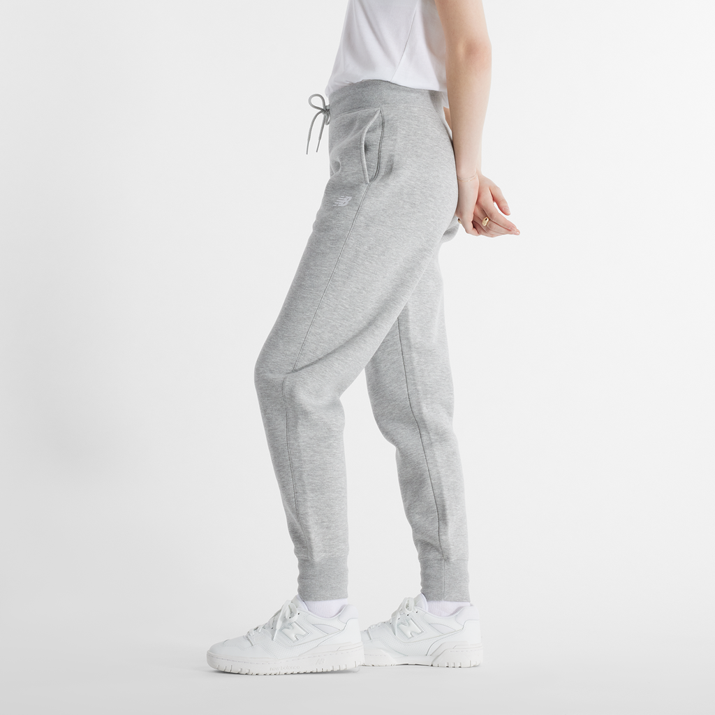 New Balance W NB Classic Core Fleece Pant in GRAU