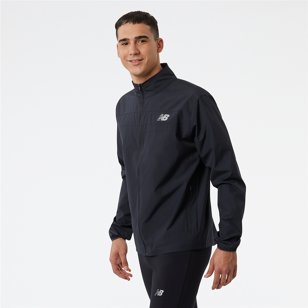 New Balance Accelerate Jacket in SCHWARZ