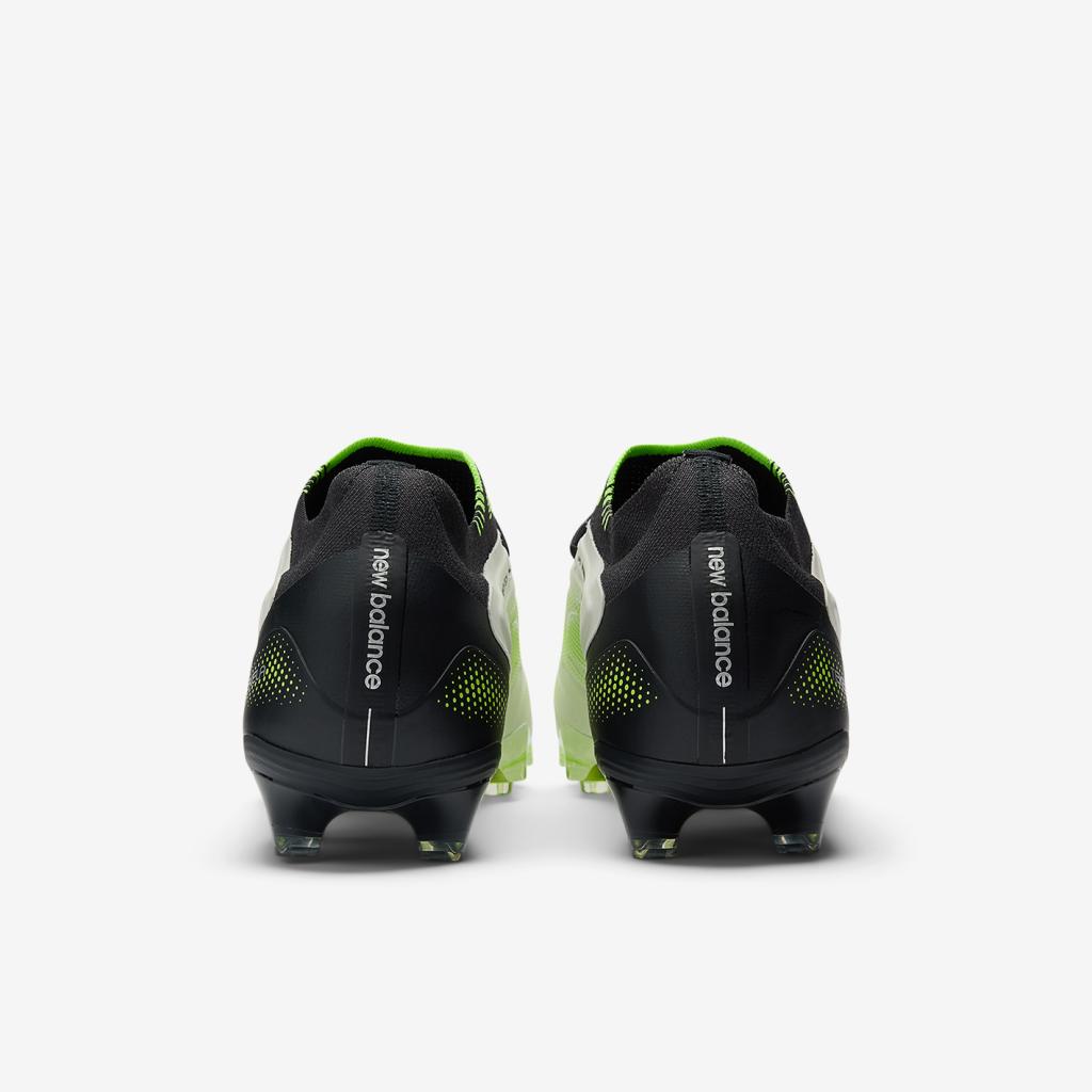 New Balance M Tekela Elite FG v5 Nockenschuhe in WEISS