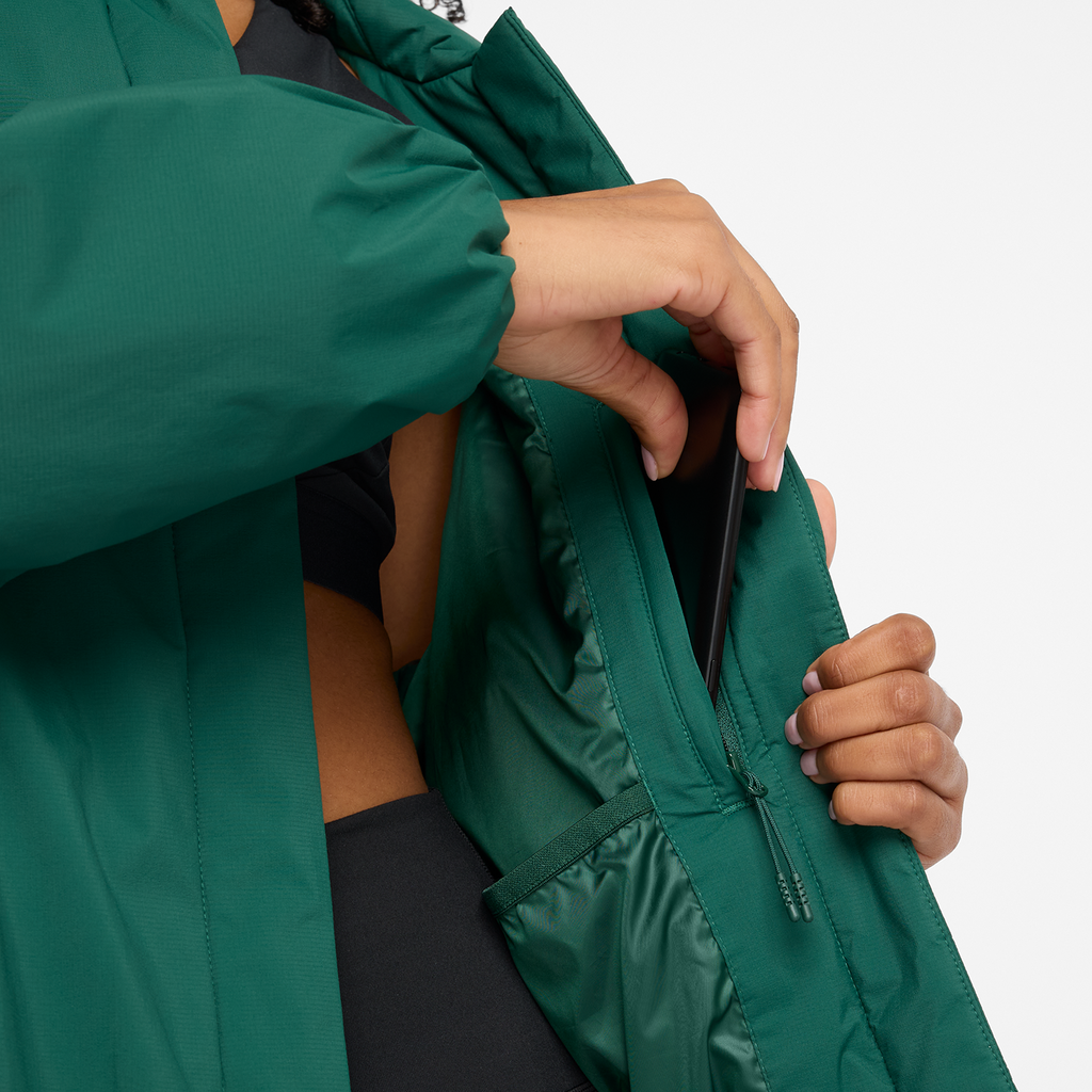 New Balance W Coaches Jacket in GRÜN