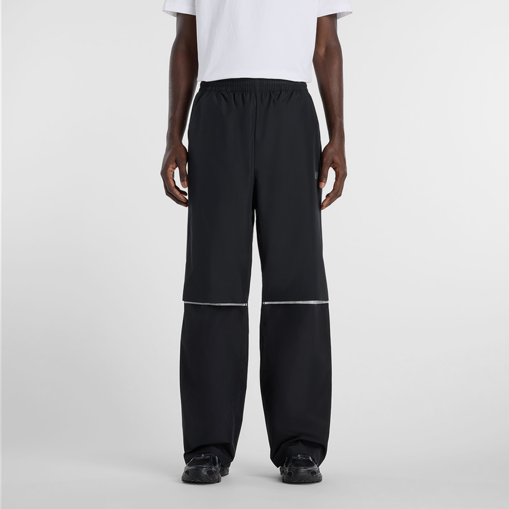 New Balance Elusive Shell Pant in SCHWARZ